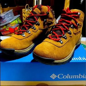 Columbia hiking boots. Brand new! Waterproof